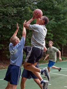 452px-Barack_Obama_basketball_at_Martha's_Vineyard
